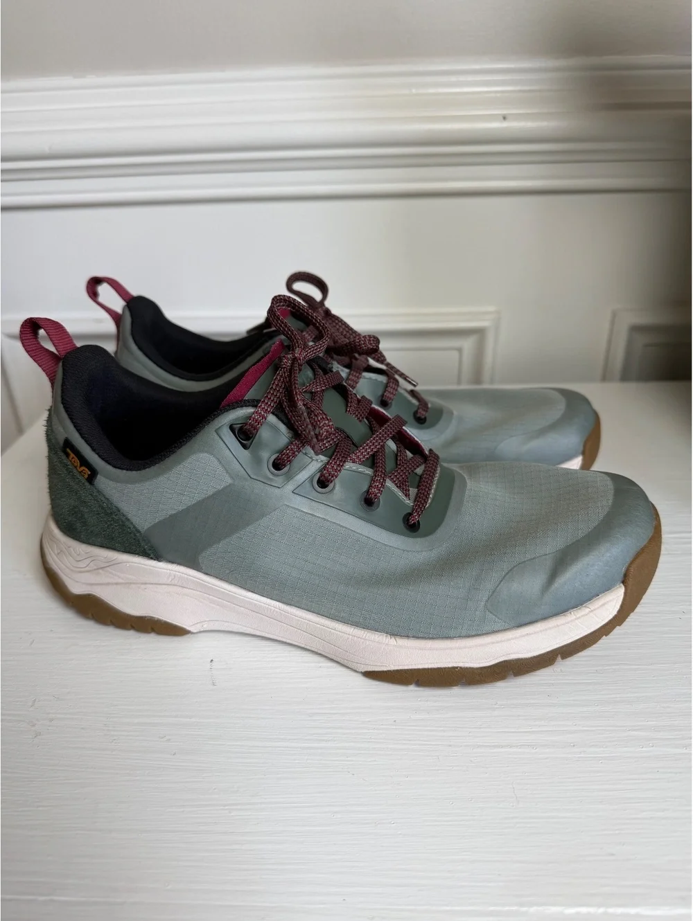 Teva Women's Low Gateway Hiking Sneakers. Size 8.5